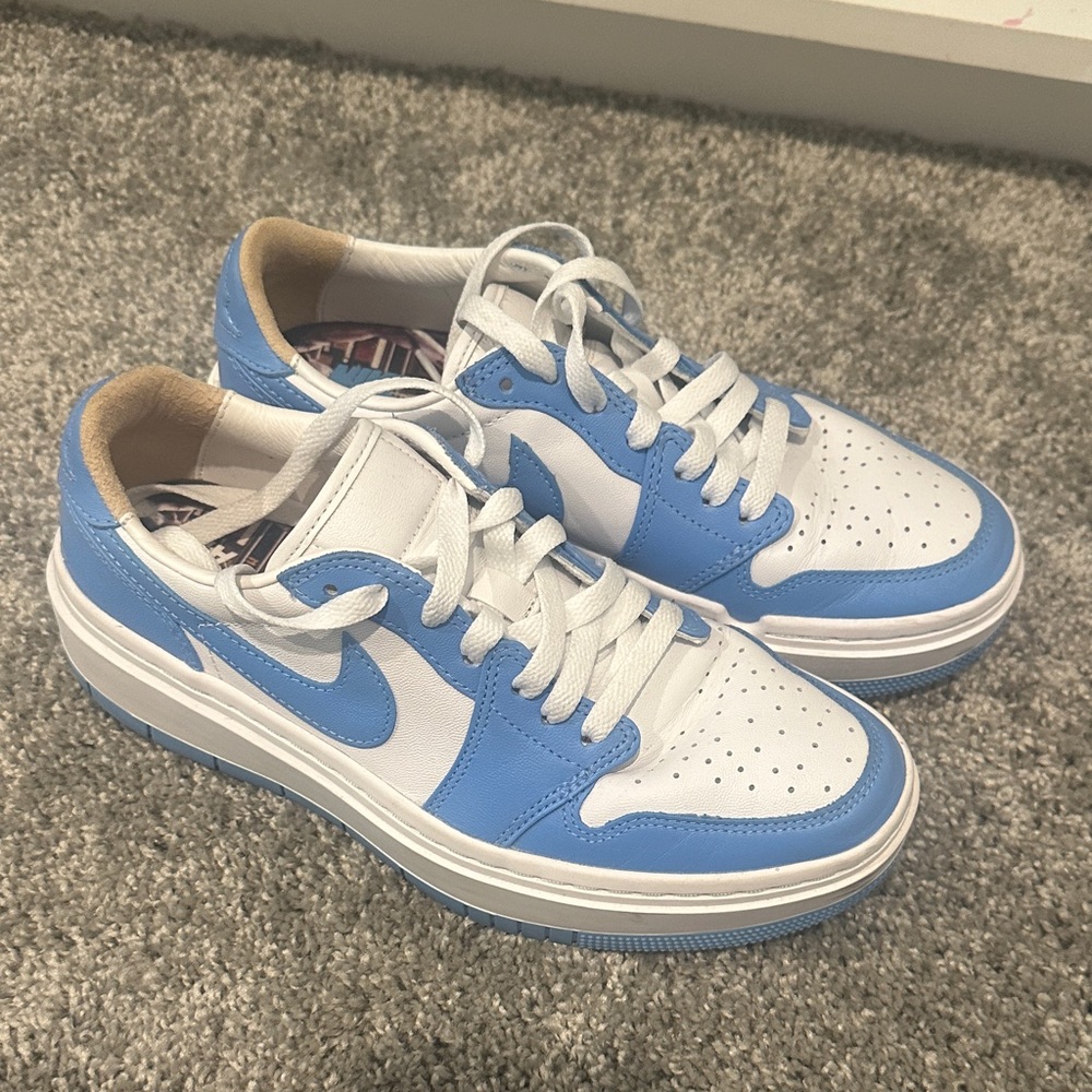 Nike Low-Top Sneakers in White and Light Blue